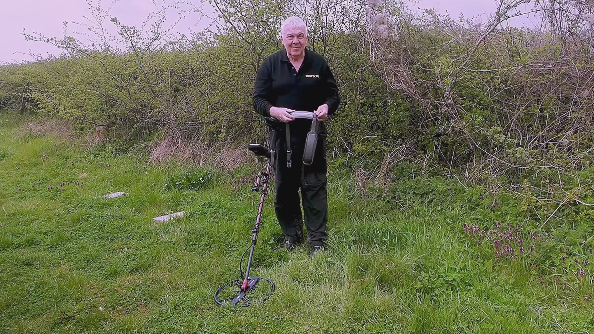 Load video: The Easy Swing Bungee Harness – Metal Detecting Weight Support Harness for All-Day Comfort