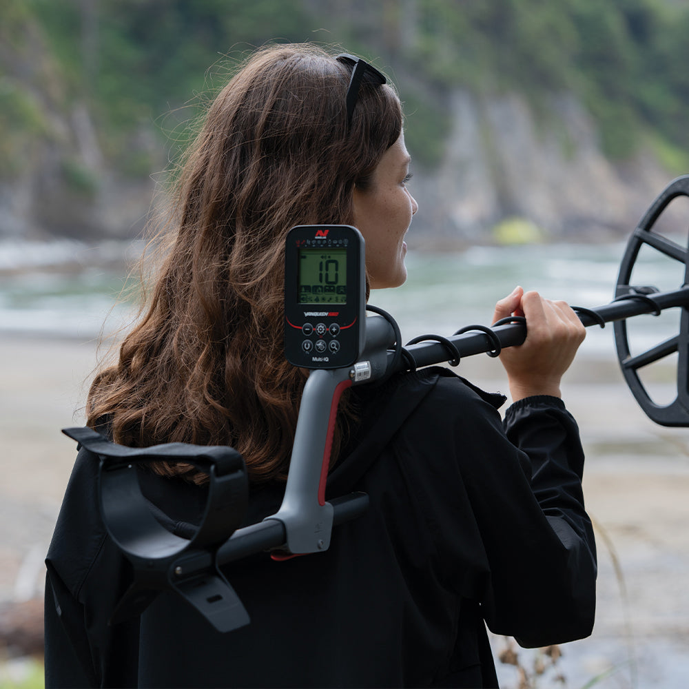Minelab Vanquish 560 Metal Detector Bundle