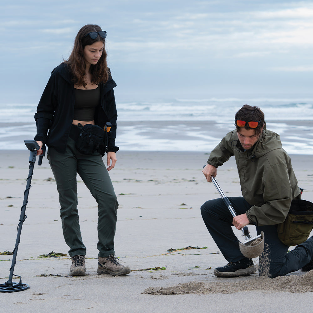 Minelab Vanquish 460 Metal Detector Bundle